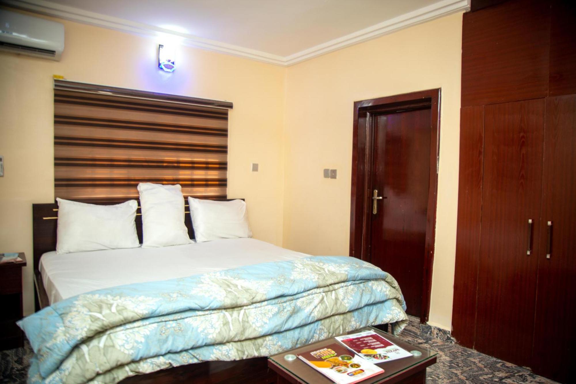 Kay Luxury Suites Уйо Екстериор снимка