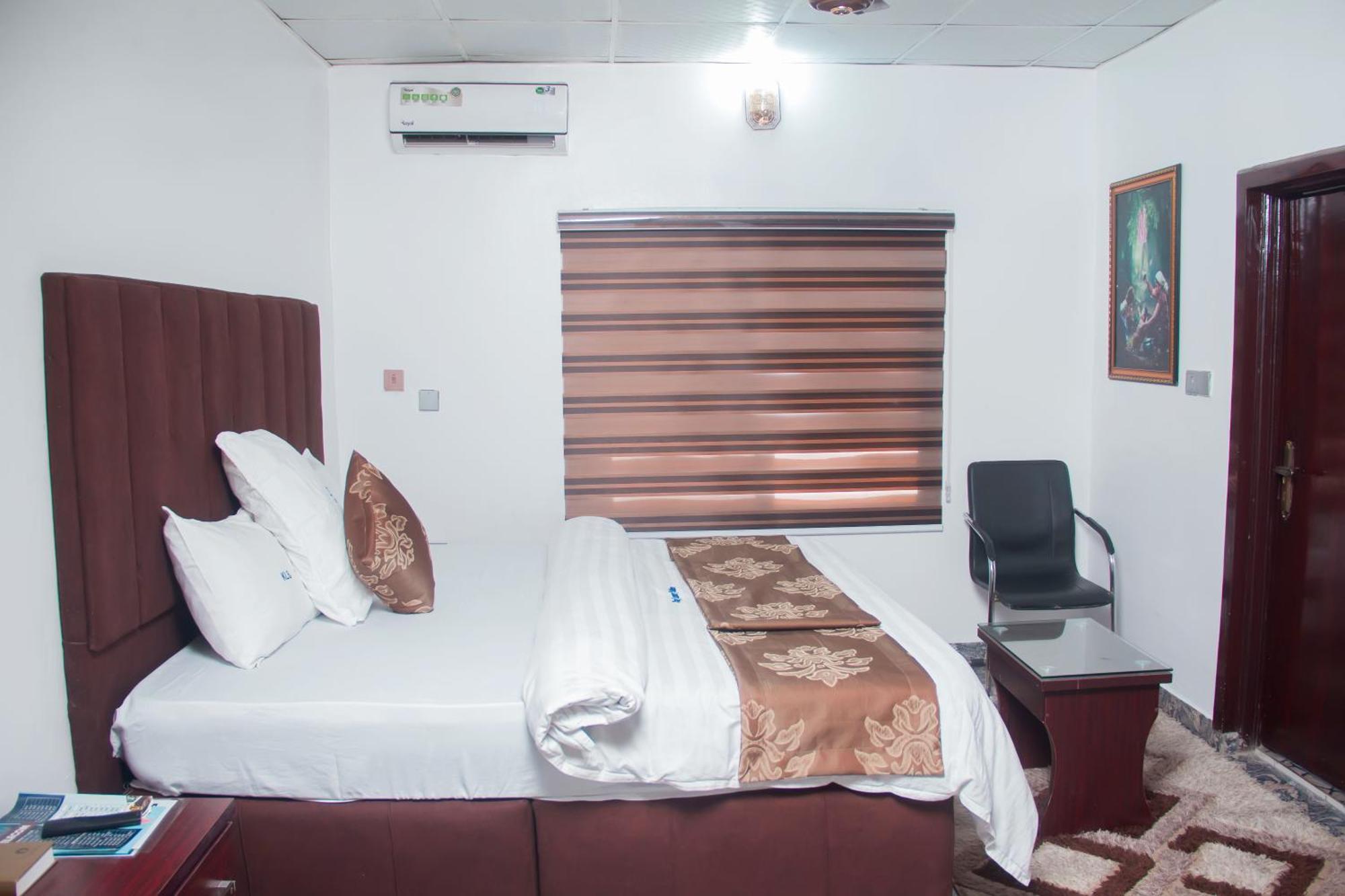 Kay Luxury Suites Уйо Екстериор снимка